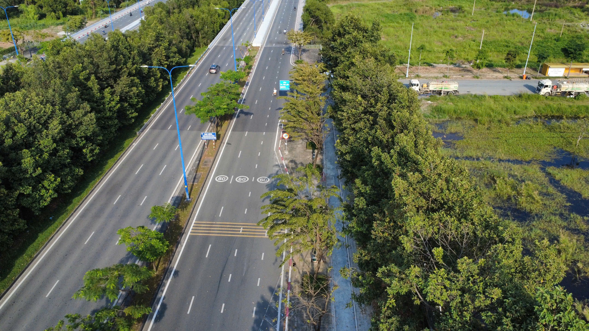 Làn xe đạp trên đường Mai Chí Thọ hoàn thành, xe máy cần tránh nếu không muốn bị phạt - Ảnh 14.