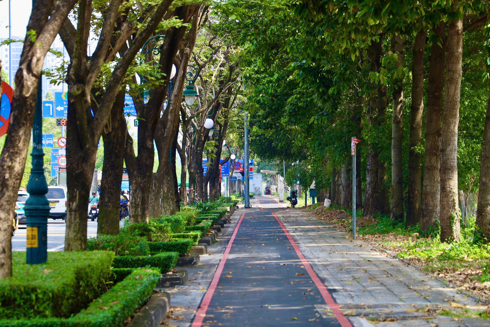 Làn xe đạp trên đường Mai Chí Thọ hoàn thành, xe máy cần tránh nếu không muốn bị phạt - Ảnh 6.