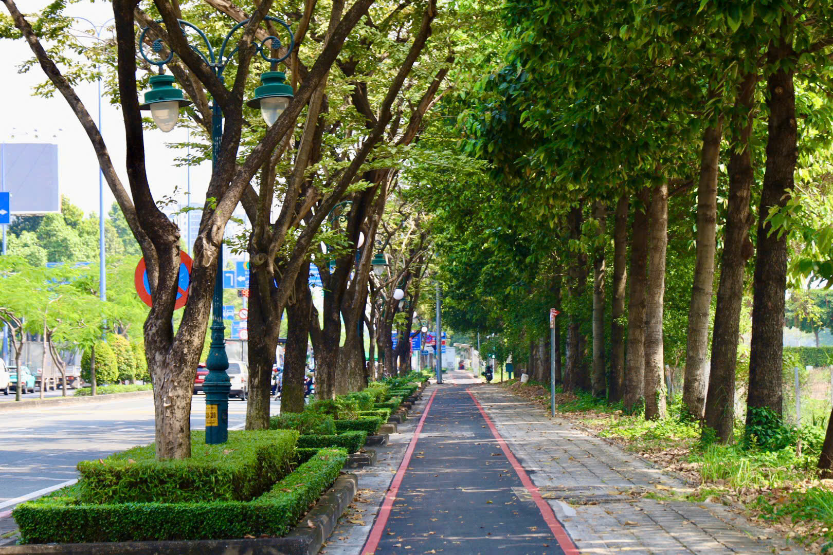 Làn xe đạp trên đường Mai Chí Thọ hoàn thành, xe máy cần tránh nếu không muốn bị phạt - Ảnh 11.