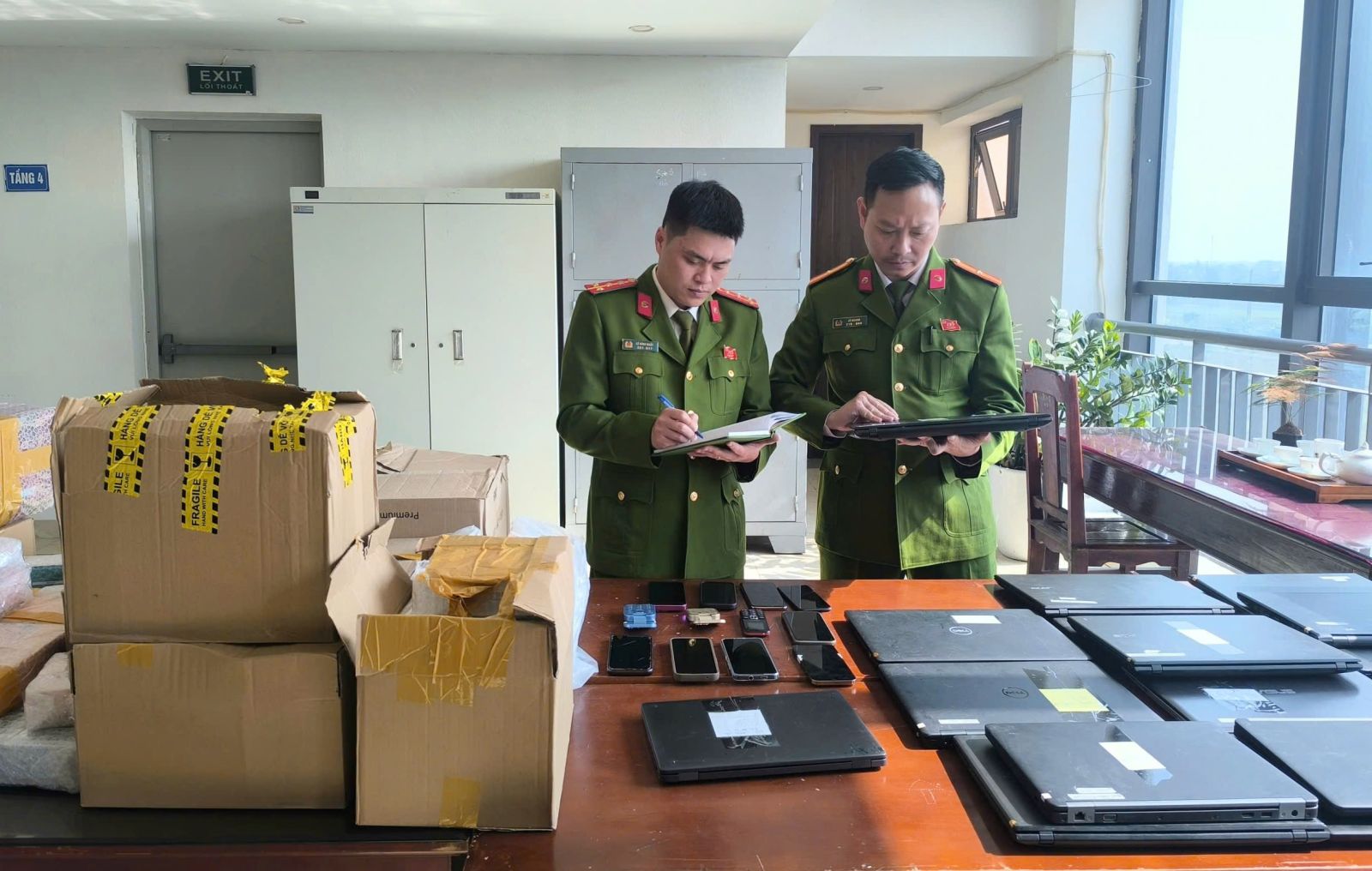 Khám xét khẩn cấp chỗ ở, nơi làm việc của 'ông trùm' Phạm Nhất Duy SN 1999 trong chuyên án đặc biệt lớn - Ảnh 2.