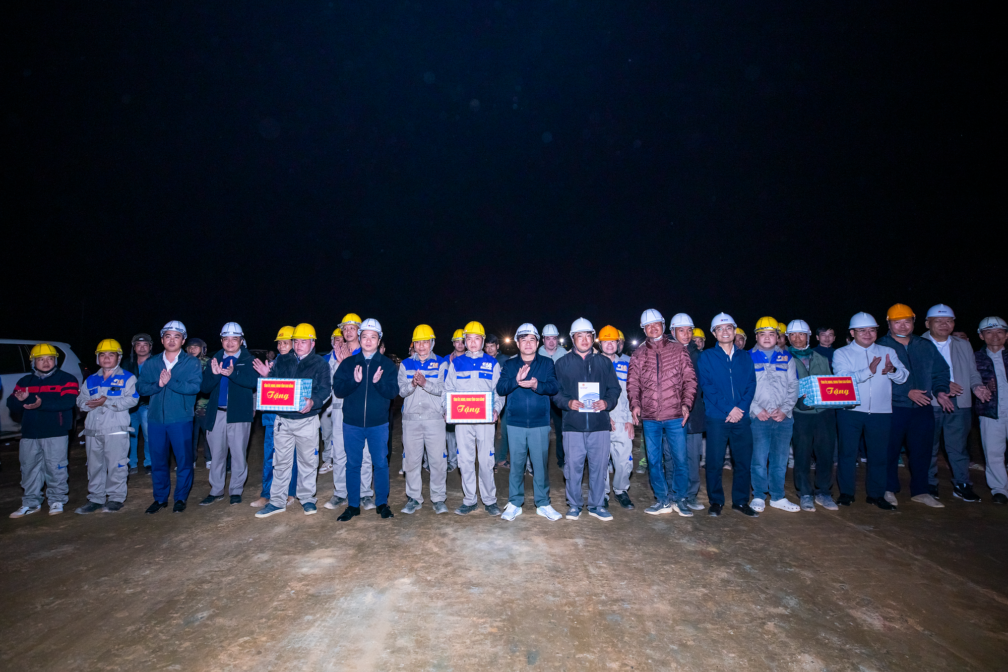 Dự án thách thức bậc nhất cả nước: Còn chưa đầy 20 ngày, hơn 3.000 nhân lực, 1.400 máy móc tăng tốc về đích theo chỉ đạo của Thủ tướng- Ảnh 1.