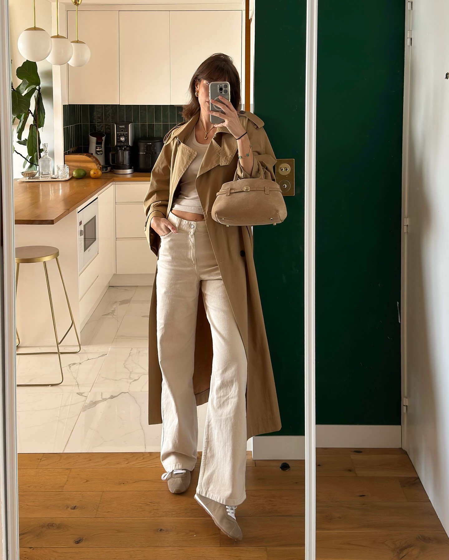 Phụ nữ Pháp diện đồ mùa đông rất sang trọng mà không cần cố, tất cả là nhờ 4 kiểu áo khoác basic- Ảnh 9. Phụ nữ Pháp diện đồ mùa đông rất sang trọng mà không cần cố, tất cả là nhờ 4 kiểu áo khoác basic- Ảnh 9.