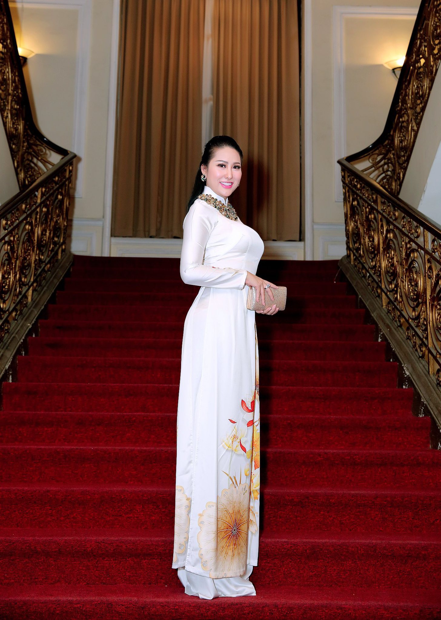 Mẹ đơn thân Vbiz là phó viện trưởng, sống hạnh phúc với bạn trai đại gia U60- Ảnh 2.