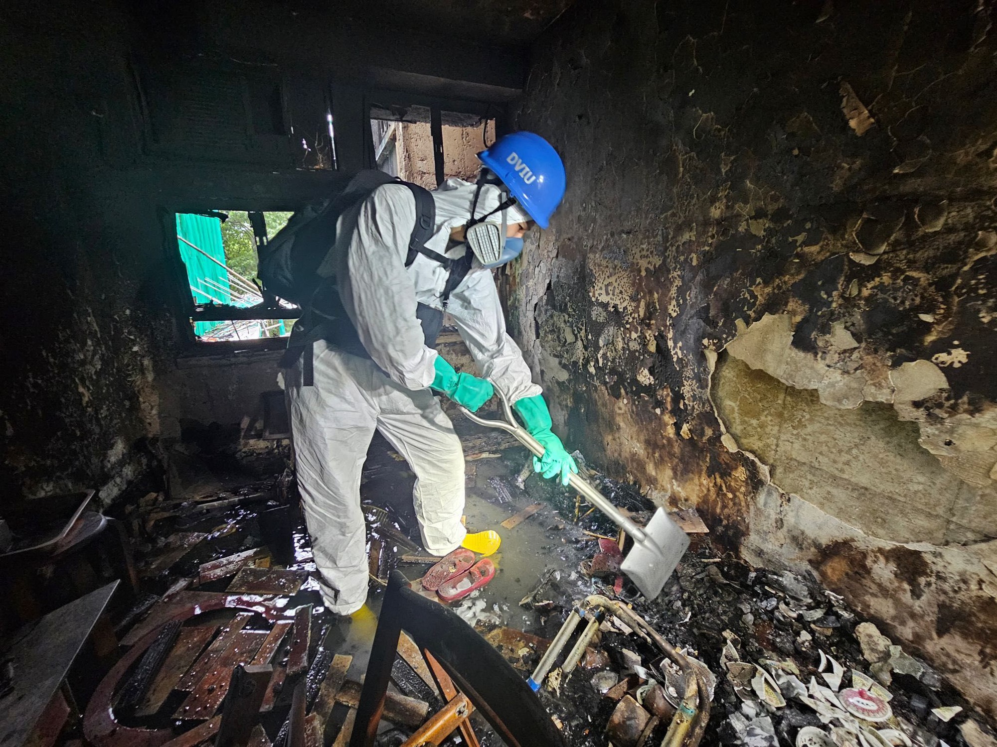 Tròn 1 tuần sau thảm hoạ cháy chung cư Hong Kong: Có những nạn nhân được phát hiện tại vị trí không ngờ- Ảnh 2.