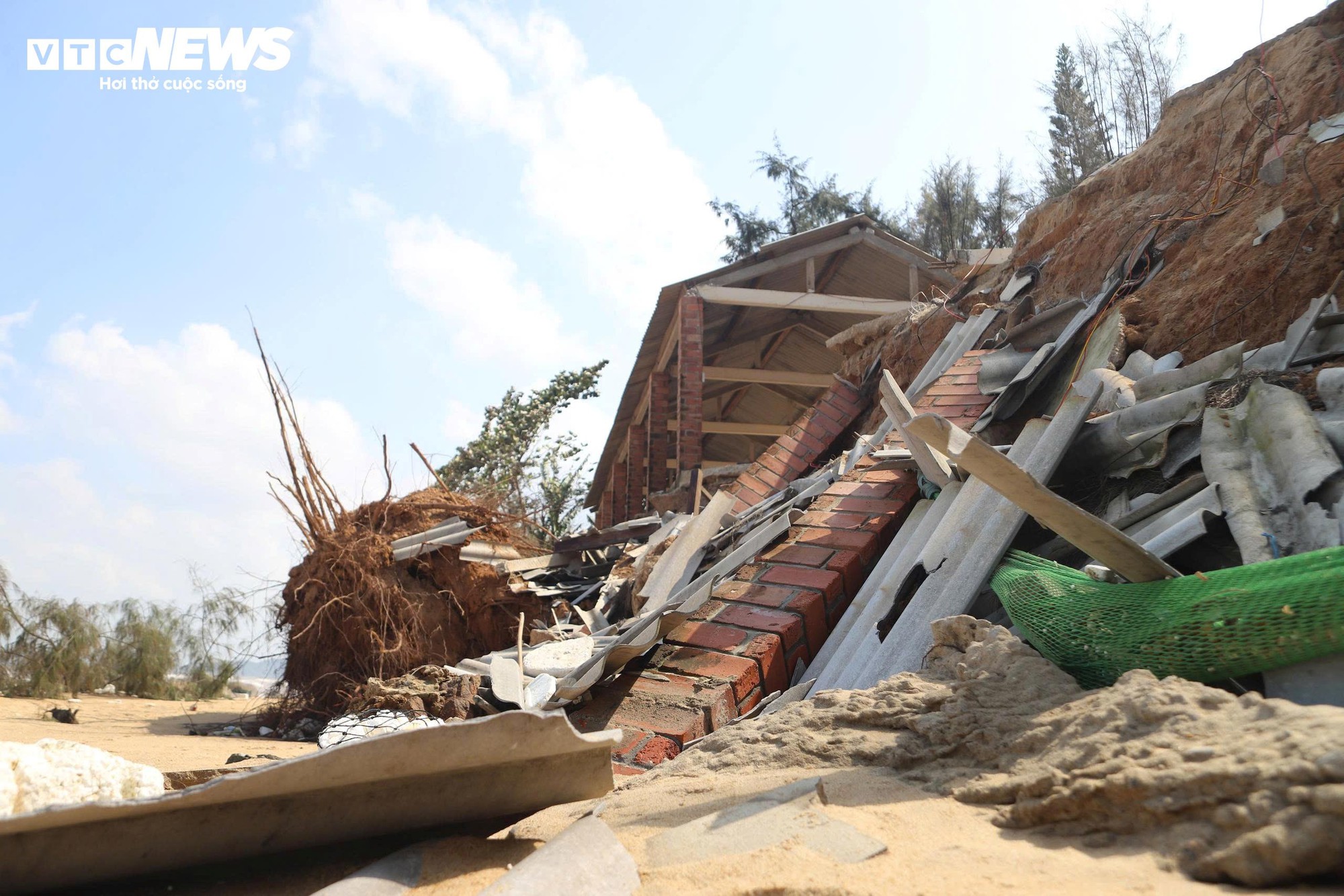 Bãi biển đẹp hoang sơ ở Huế tan nát, nguy cơ xoá sổ do thiên tai liên tiếp- Ảnh 7.