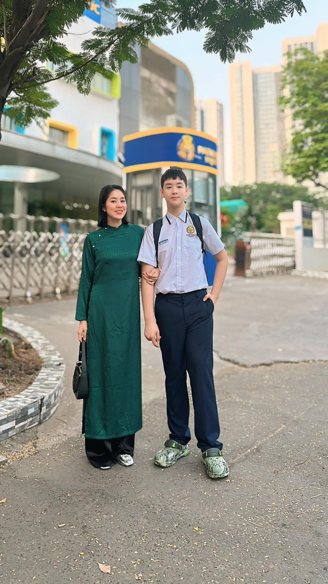 Quý tử nhà Lê Phương mới 13 tuổi đã cao 1m81, rất chăm chơi một môn thể thao cùng bố mẹ- Ảnh 4.