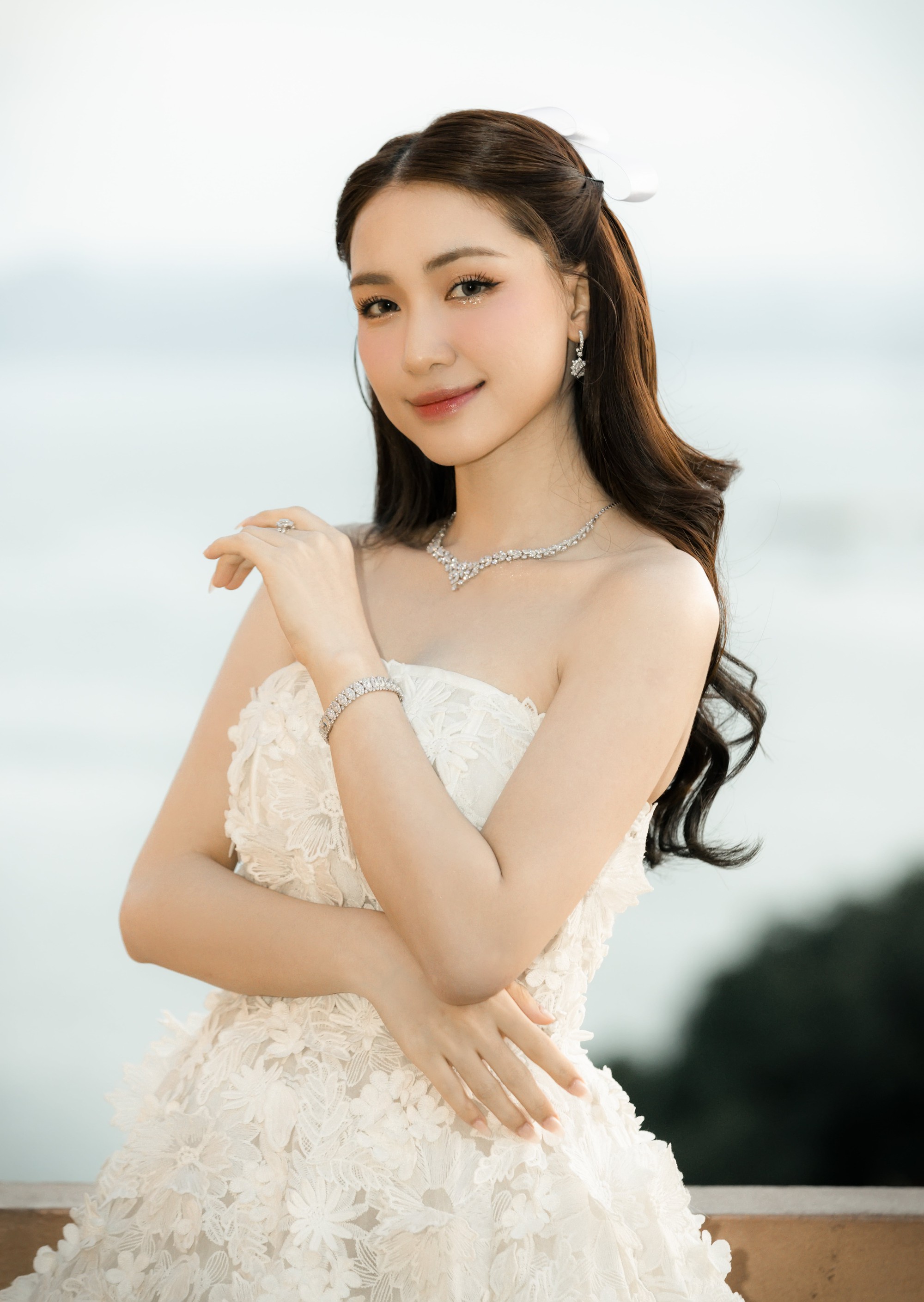 Cháu gái của Thiếu tá quân đội: Sở hữu MV đỉnh nhất 2025, được Thủ tướng khen ngợi- Ảnh 3. Cháu gái của Thiếu tá quân đội: Sở hữu MV đỉnh nhất 2025, được Thủ tướng khen ngợi- Ảnh 3.