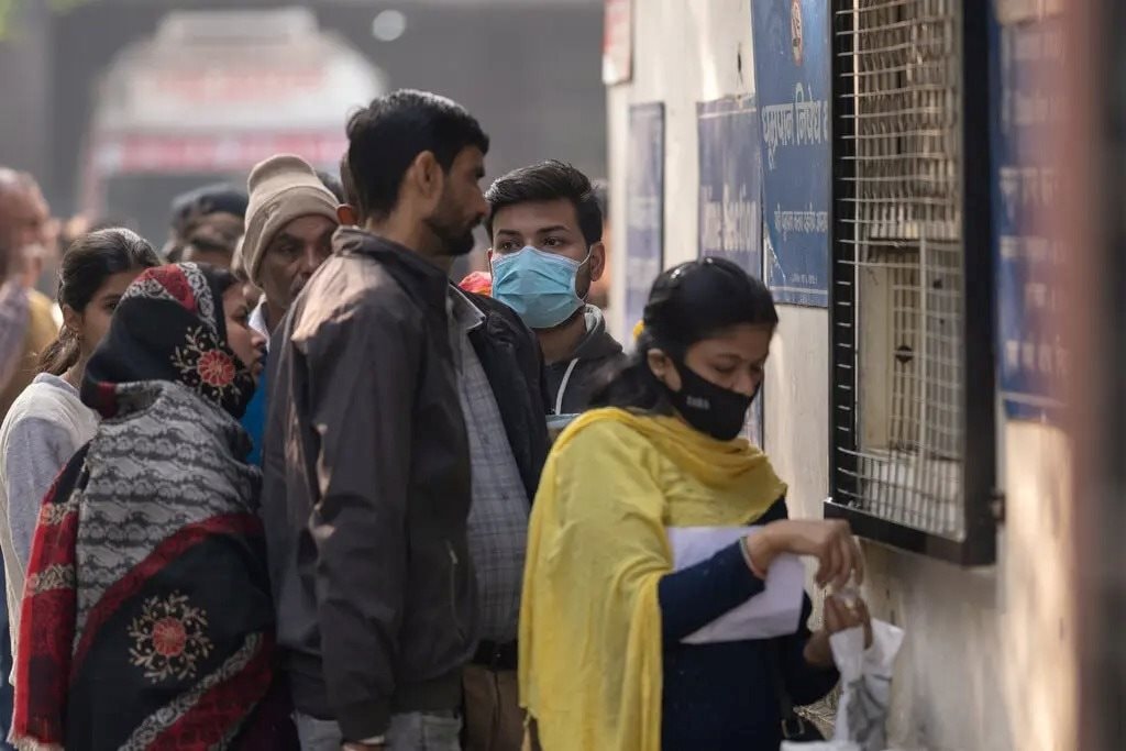 Thủ đô của nền kinh tế hơn 4.000 tỷ USD mờ đặc trong sương mù ô nhiễm: Hơn 30 triệu dân đau đầu, cay mắt vì bụi mịn cao gấp 20 lần mức an toàn, trường học đóng cửa, ca bệnh hô hấp tăng vọt- Ảnh 4.