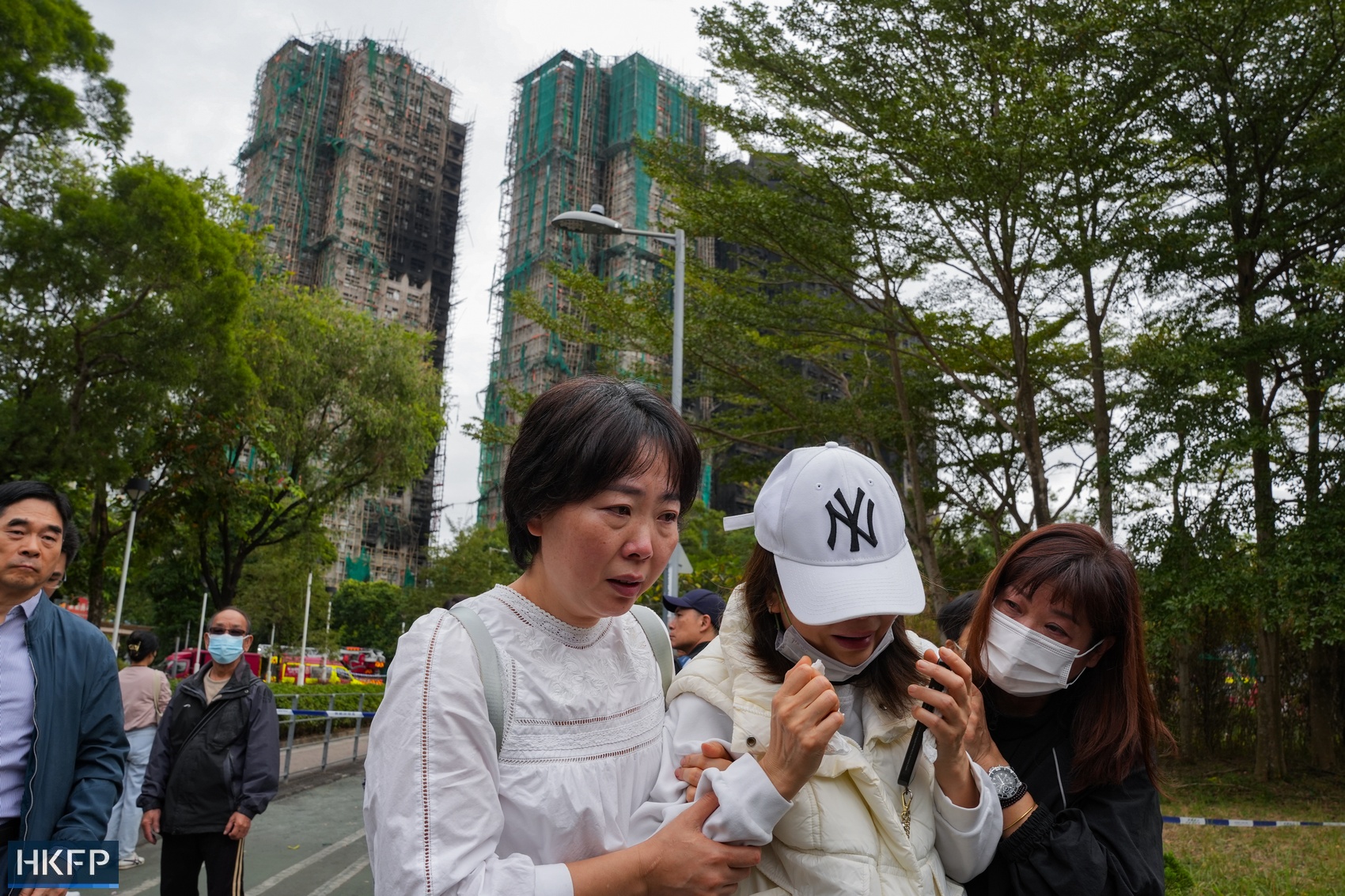 Tròn 1 tuần sau thảm hoạ cháy chung cư Hong Kong: Có những nạn nhân được phát hiện tại vị trí không ngờ- Ảnh 8.