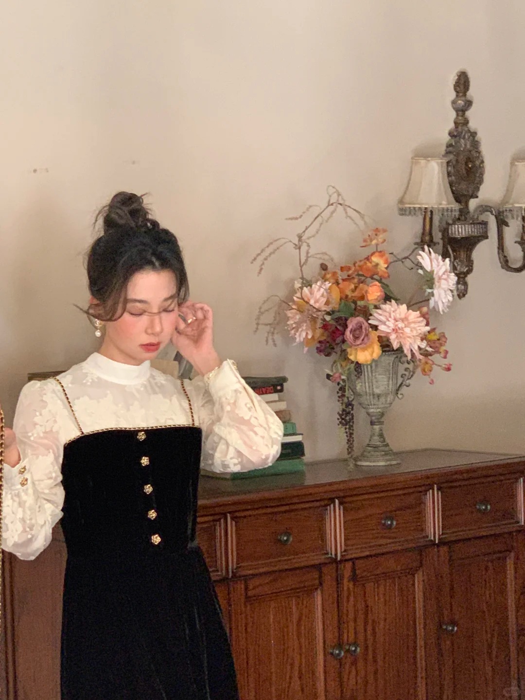 Tại sao có người luôn cầm sổ đỏ, còn người khác chỉ cầm điện thoại? 3 bài học tiền bạc phụ nữ nên nhớ- Ảnh 1.