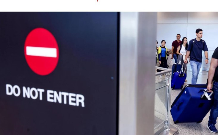 Mỹ dừng xử lý hồ sơ nhập cư từ 19 quốc gia- Ảnh 1.