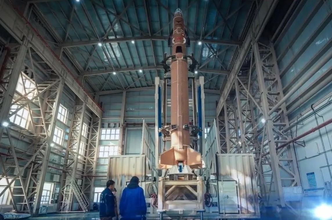 Tên lửa siêu thanh ‘phủ xi măng’ của Trung Quốc: 'Giá cực rẻ', giúp tiểu quốc thách thức siêu cường- Ảnh 1. Tên lửa siêu thanh ‘phủ xi măng’ của Trung Quốc: 'Giá cực rẻ', giúp tiểu quốc thách thức siêu cường- Ảnh 1.