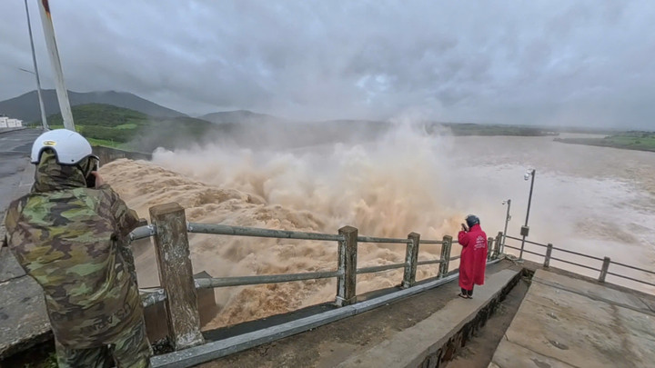Cận cảnh thủy điện Sông Ba Hạ - nơi vừa có mức xả lũ 'chưa từng có'- Ảnh 7.