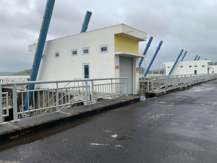 Cận cảnh thủy điện Sông Ba Hạ - nơi vừa có mức xả lũ 'chưa từng có'- Ảnh 4.