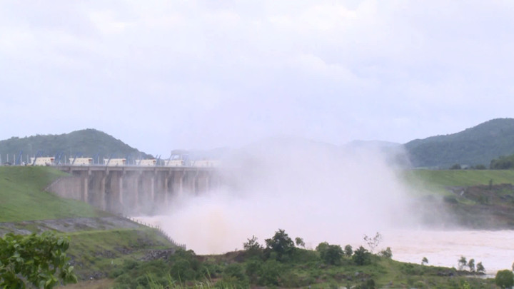 Cận cảnh thủy điện Sông Ba Hạ - nơi vừa có mức xả lũ 'chưa từng có'- Ảnh 8.