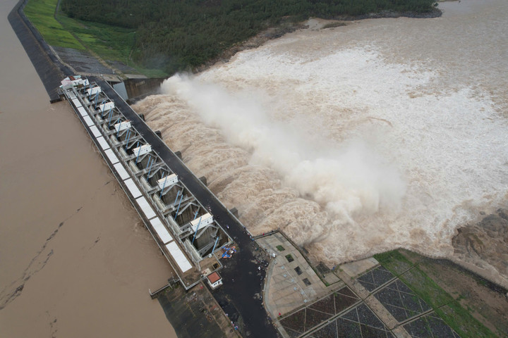 Cận cảnh thủy điện Sông Ba Hạ - nơi vừa có mức xả lũ 'chưa từng có'- Ảnh 1.