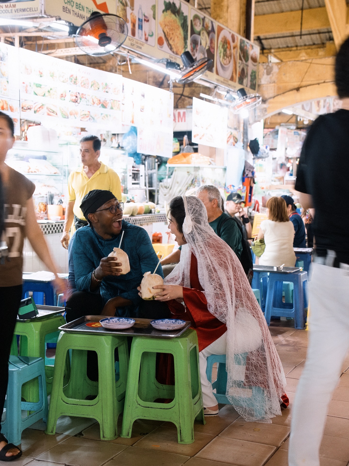 Bộ ảnh cưới cô dâu Việt và chú rể châu Phi viral nhất lúc này- Ảnh 4.