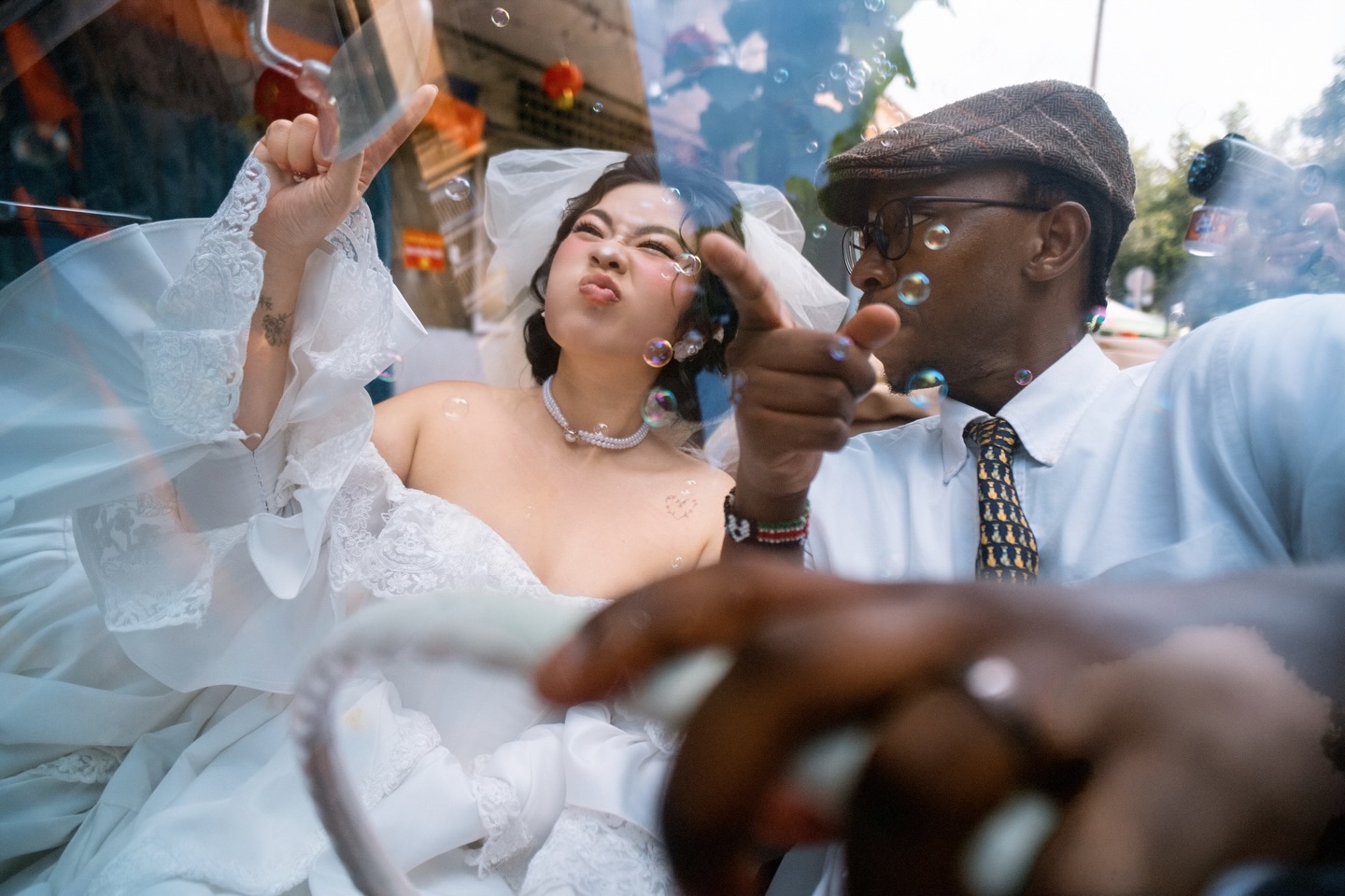 Bộ ảnh cưới cô dâu Việt và chú rể châu Phi viral nhất lúc này- Ảnh 3.