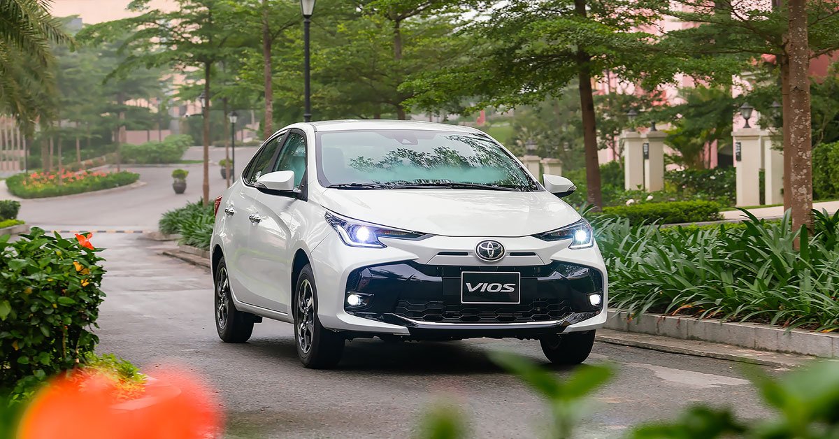 Toyota 'mạnh tay' cuối năm, miễn 100% phí trước bạ cho Camry, Vios và loạt xe chiến lược - Ảnh 1.