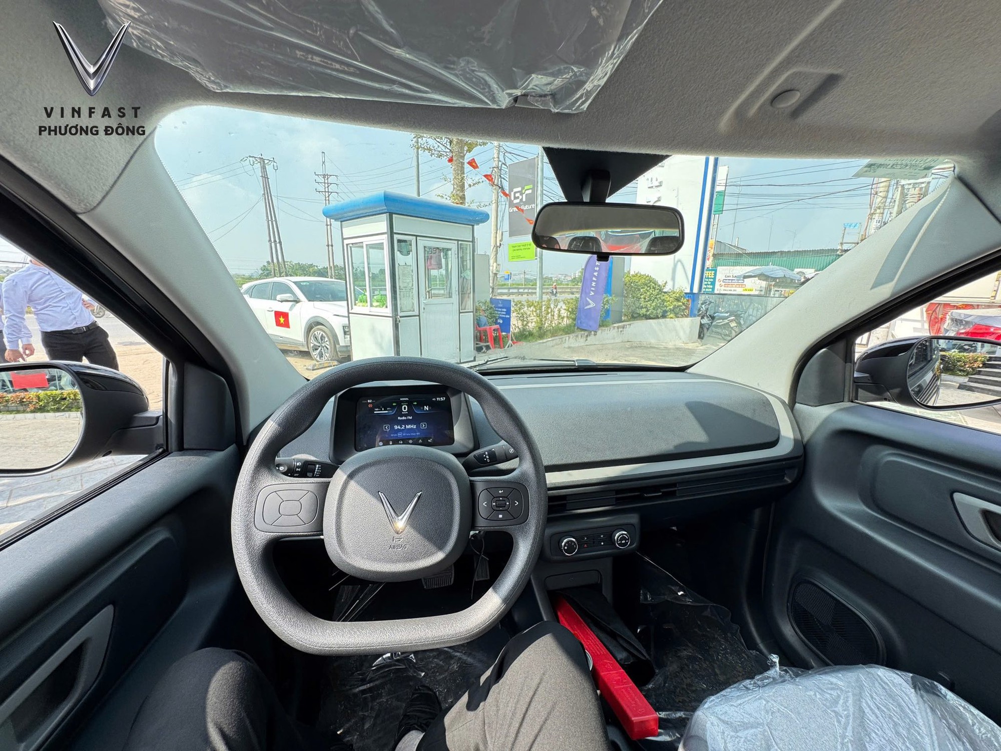 VinFast Minio Green về đại lý: Sẵn sàng giao khách ngay tháng này, chạy 210km/sạc, nhiều chi tiết như VF 3- Ảnh 3. VinFast Minio Green về đại lý: Sẵn sàng giao khách ngay tháng này, chạy 210km/sạc, nhiều chi tiết như VF 3- Ảnh 3.