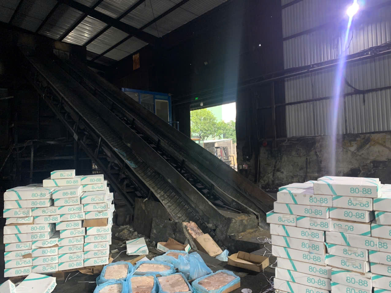 Sự thật bất ngờ khi Công an TPHCM kiểm tra 11 cơ sở chế biến thực phẩm - Ảnh 6.