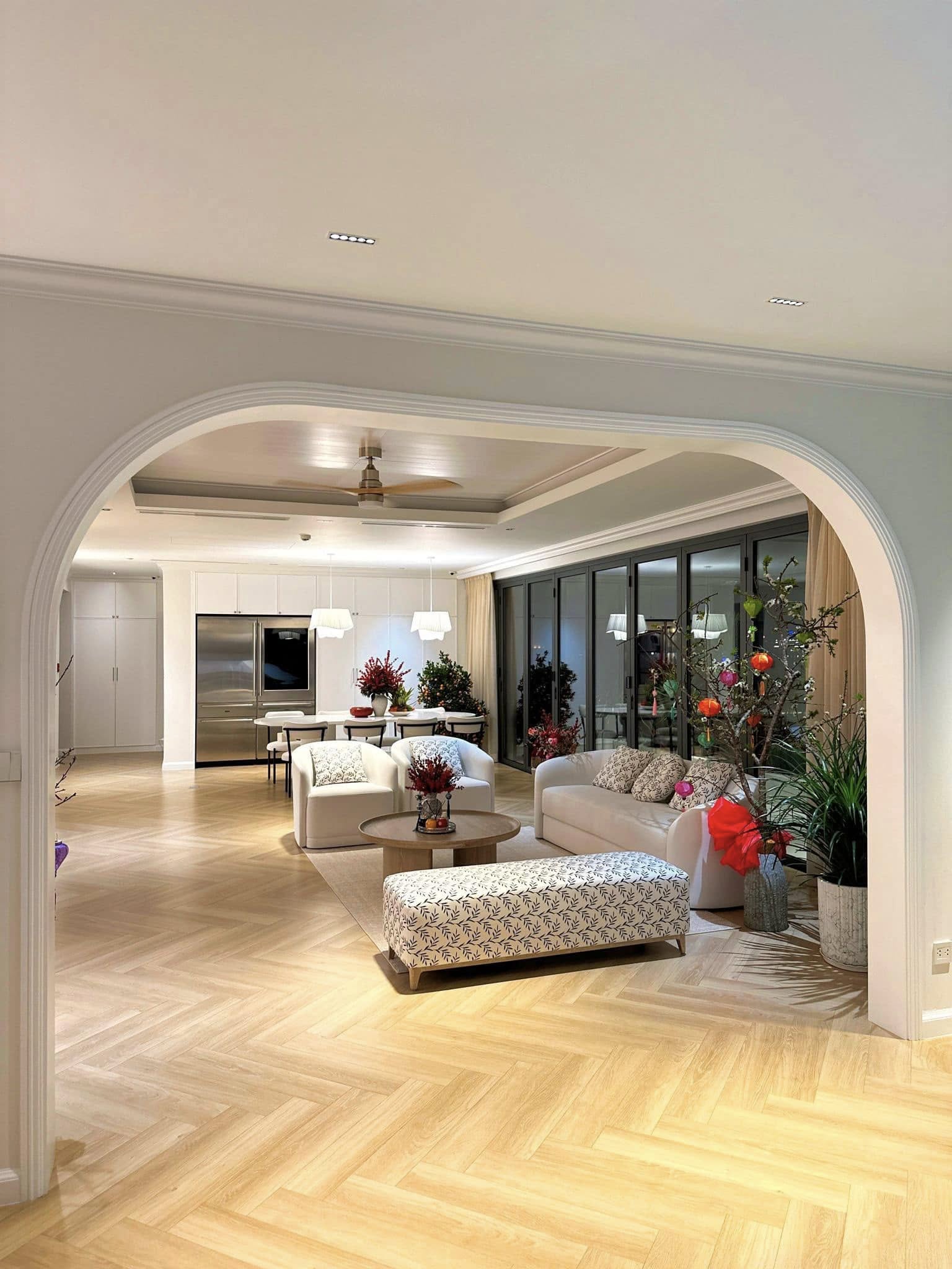 Hoa hậu Việt Nam đầu tiên làm dâu hào môn, được chồng chiều như công chúa, sống đời thượng lưu trong biệt thự hạng sang- Ảnh 8.