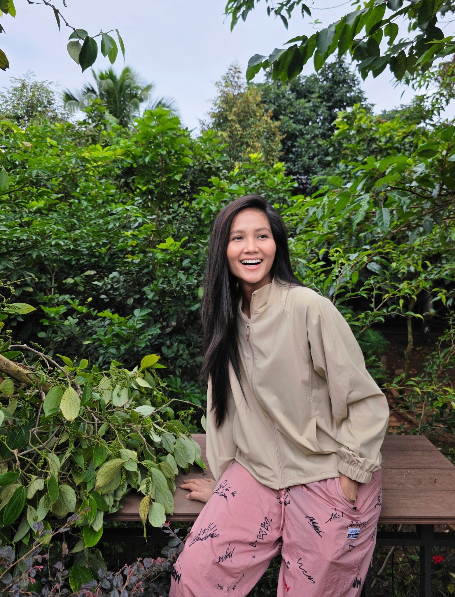 Cái mũi bất thường của H'Hen Niê- Ảnh 2.