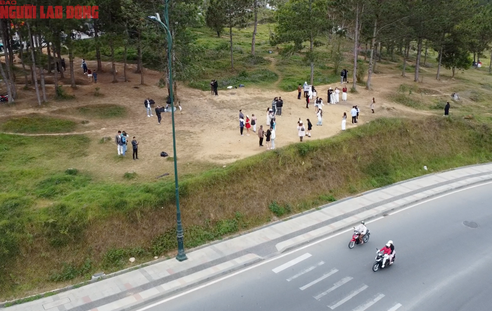 Con dốc "view siêu đẹp" ở Đà Lạt thu hút khách check-in từ sáng đến chiều- Ảnh 2.