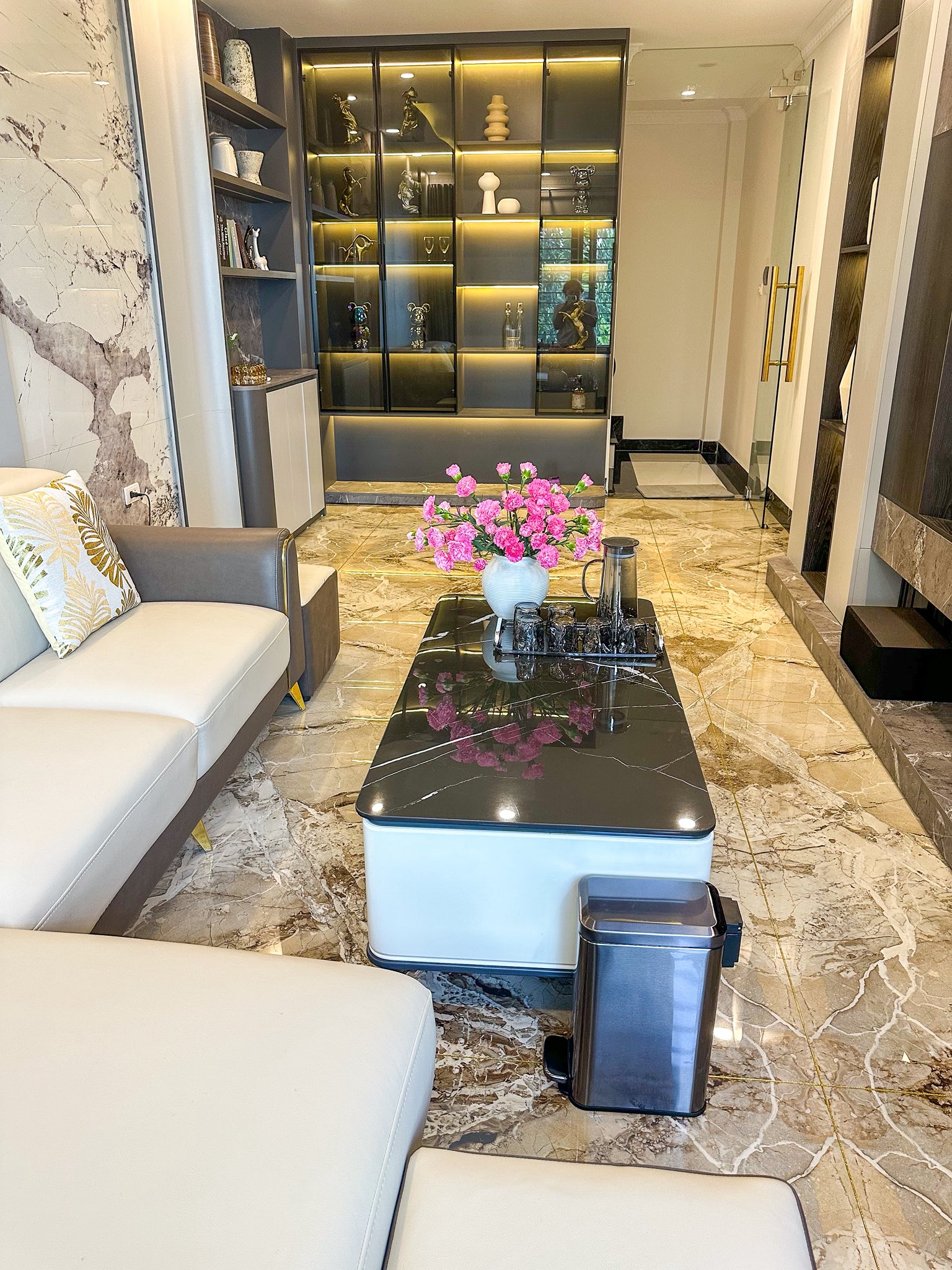 Mẹo dọn nhà "cuốn chiếu" chỉ 45 phút cho 6 tầng nhà của vợ đảm Hà Nội: Nhà thơm lừng, sạch từng ngóc ngách - Ảnh 1.