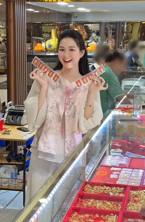 Bán sầu riêng có thiếu gia bán vàng vào "cua": Mỹ nhân Hà Nội cưới "cả nước" xem, giờ mở mắt là thấy vàng - Ảnh 9.