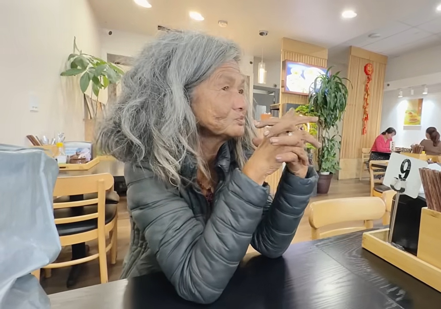 Tình cảnh xót xa của mỹ nhân hải ngoại hóa điên, đàn em: "Tôi hết hồn hết vía"- Ảnh 2.