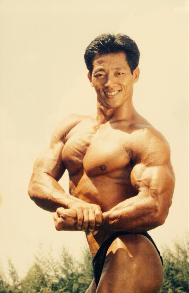 Nhìn bức ảnh này mới hiểu vì sao có câu "đẹp như Lý Đức", "khoẻ như Lý Đức" - Ảnh 2.