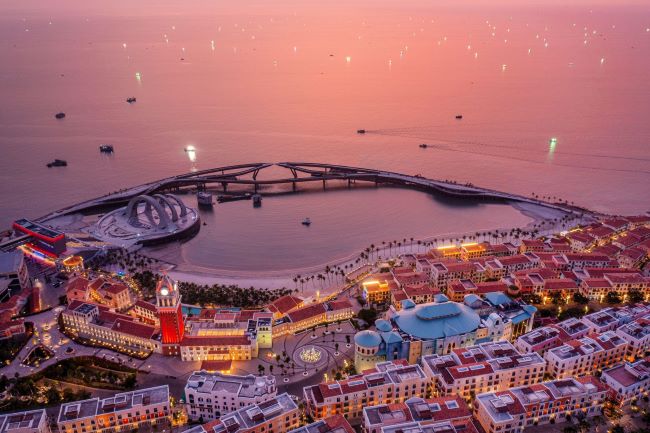 1 địa phương là điểm ghi dấu mốc kỷ lục 20 triệu lượt khách quốc tế đến Việt Nam, ai cũng trầm trồ: Hòn đảo đẹp nhất châu Á - Ảnh 4.