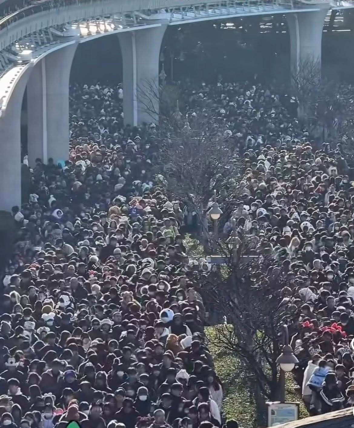 1 điểm du lịch nổi tiếng thất thủ trước biển người ngày cuối năm 2025- Ảnh 1.