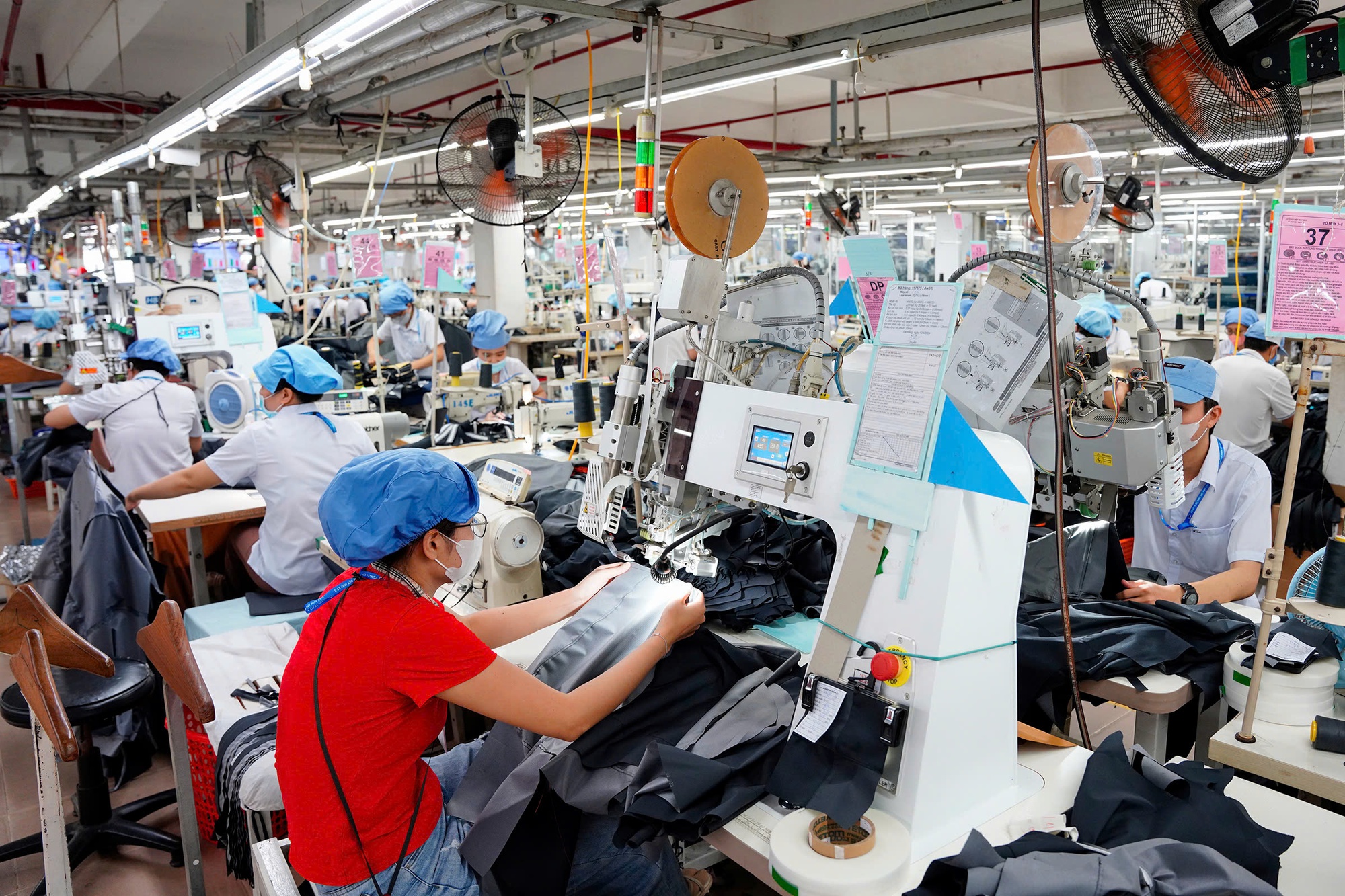 GRDP Đà Nẵng 2025 tăng 9 , 18 % dẫn đầu giai đoạn 2021 – 2025 với nhiều tiềm năng phát triển - Ảnh 2. GRDP Đà Nẵng 2025 tăng 9 , 18 % dẫn đầu giai đoạn 2021 – 2025 với nhiều tiềm năng phát triển - Ảnh 2.