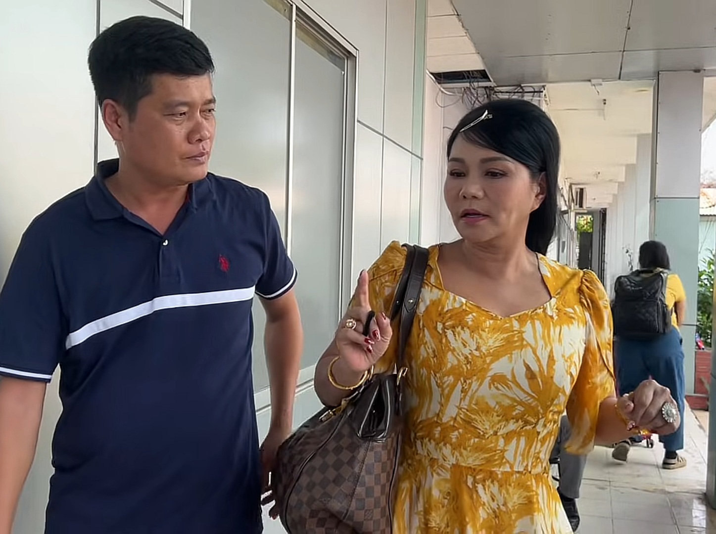 Nữ NSƯT từ Mỹ về bị ông trùm Điền Quân Khương Dừa bắt nộp phạt 5 triệu đồng- Ảnh 1.