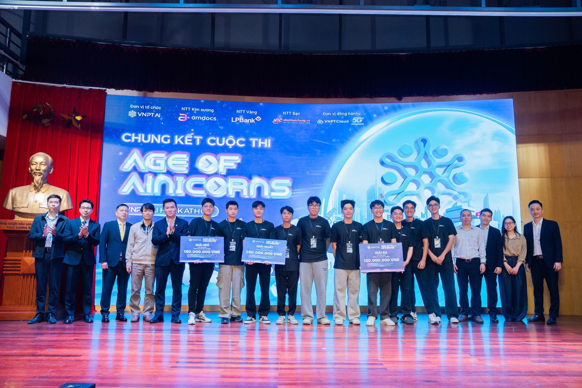 Tìm ra quán quân đường đua AI “tỷ đồng” VNPT AI Hackathon 2025 - Ảnh 3. Tìm ra quán quân đường đua AI “tỷ đồng” VNPT AI Hackathon 2025 - Ảnh 3.