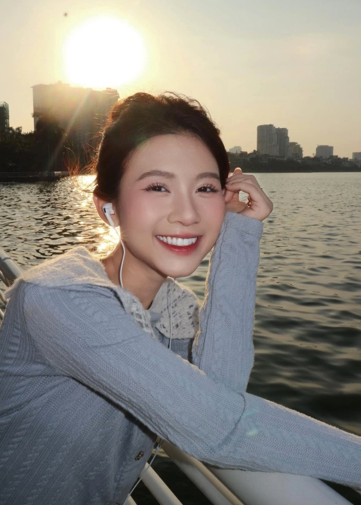 Vẻ ngọt ngào của diễn viên sinh năm 2001 đóng cùng lúc 2 phim giờ vàng VTV- Ảnh 9.