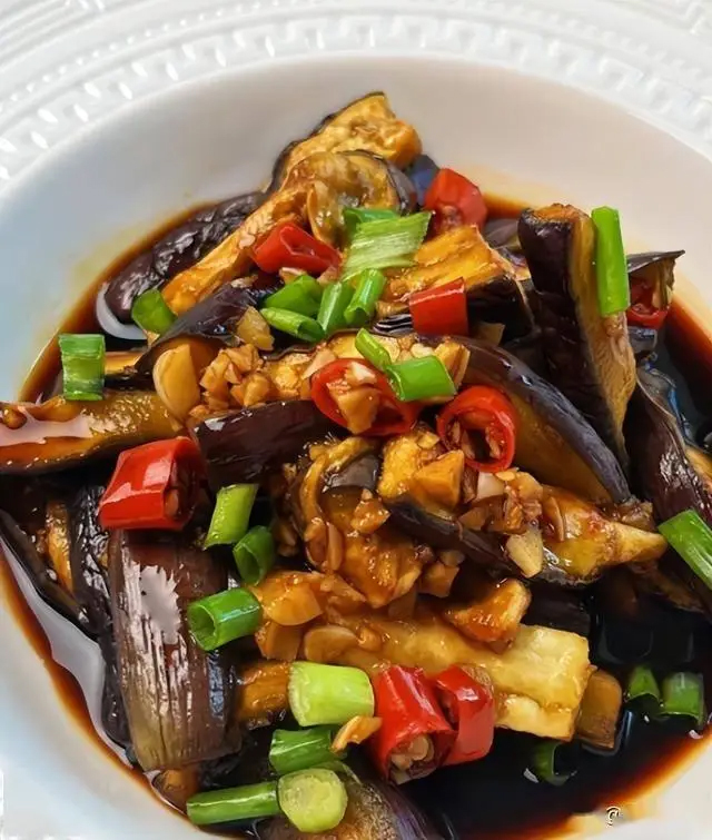 Phụ nữ muốn chống lão hóa nên ăn 5 loại rau giàu kiềm vào mùa đông: Chúng sản sinh estrogen vô địch, khuôn mặt trẻ hơn dù ở tuổi nào- Ảnh 3.