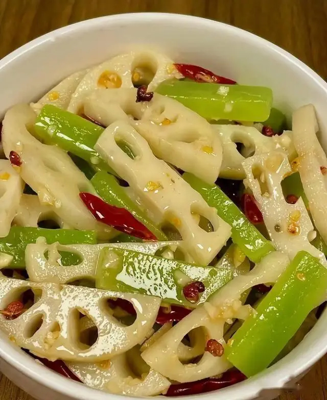 Phụ nữ muốn chống lão hóa nên ăn 5 loại rau giàu kiềm vào mùa đông: Chúng sản sinh estrogen vô địch, khuôn mặt trẻ hơn dù ở tuổi nào- Ảnh 4.