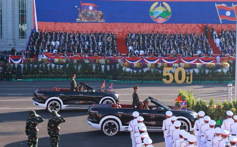 Xe điện thương hiệu Việt xuất hiện trang trọng trong lễ Quốc khánh Lào, tự hào về bước tiến vươn xa- Ảnh 1.