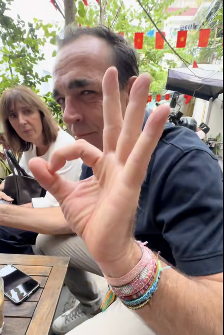 Gần 800.000 người xem khách Tây làm một 1 việc, hướng dẫn viên cảnh báo: “Đừng hỏi vì sao tim đập, tay run”- Ảnh 4.