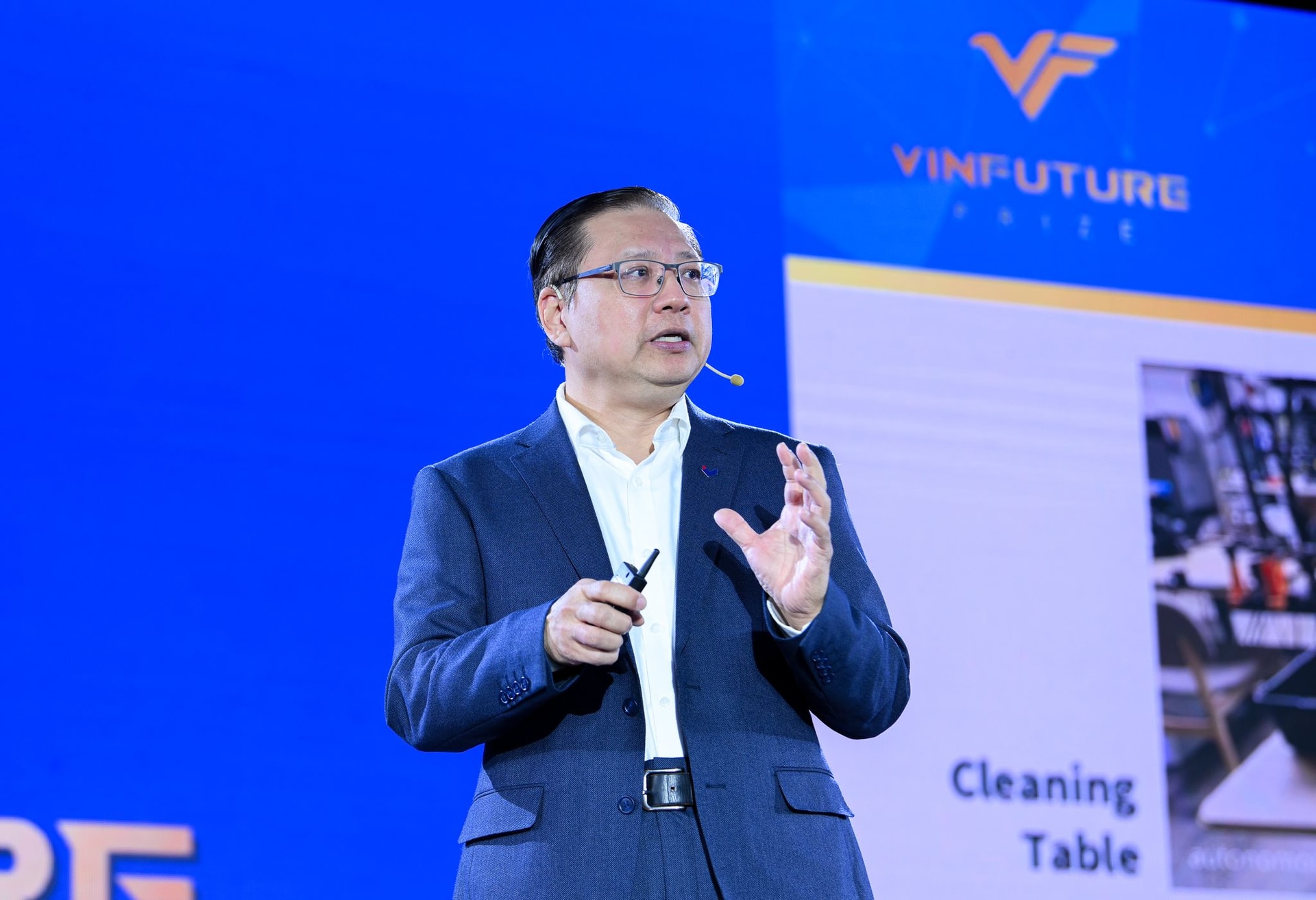 Tân hiệu trưởng VinUni nói về khoản đầu tư 9.300 tỷ đồng của tỷ phú Phạm Nhật Vượng và cơ hội giáo dục Việt bắt kịp thế giới trong kỷ nguyên AI- Ảnh 1.