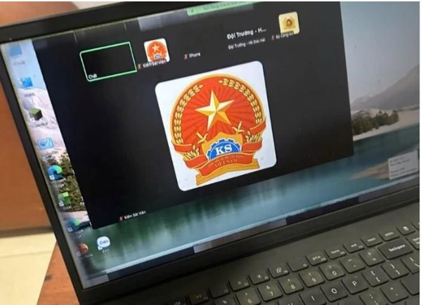 Sau một cuộc gọi, nam sinh 2004 mất sạch tiền trong tài khoản, công an Hà Nội cảnh báo tới người dân khi nhận điện thoại - Ảnh 2.