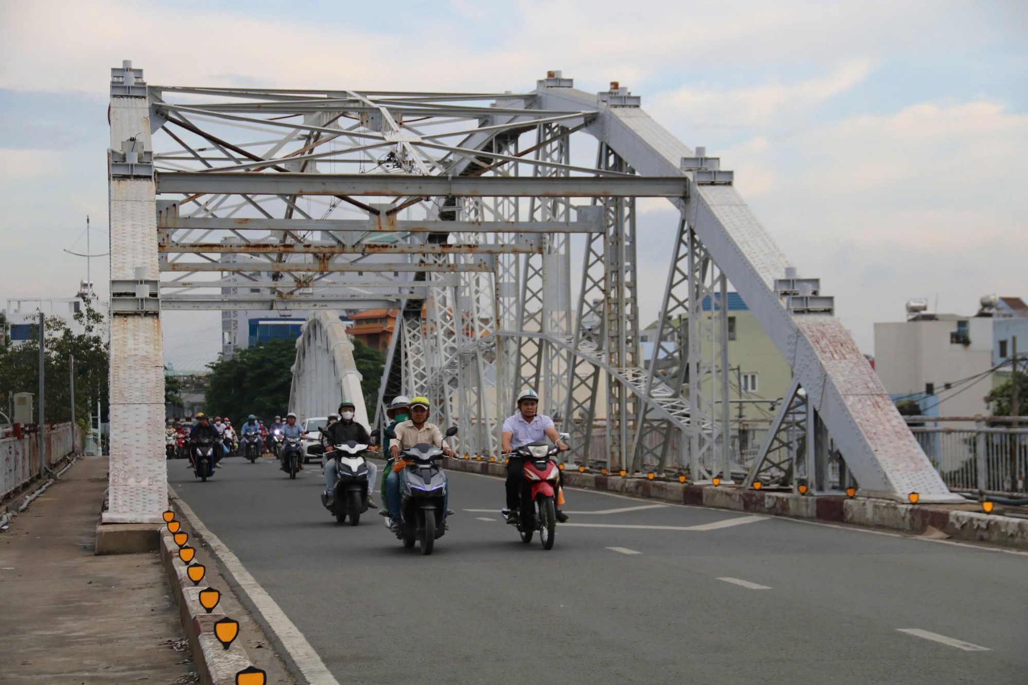 Thông báo của quan trọng của Phòng CSGT TPHCM về cầu Tân Thuận 1 - Ảnh 1.