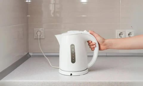 Nghiên cứu mới: Thứ quen thuộc trong bếp, nhà nào cũng dùng mỗi ngày có thể giải phóng 3 tỷ hạt vi nhựa - Ảnh 2.