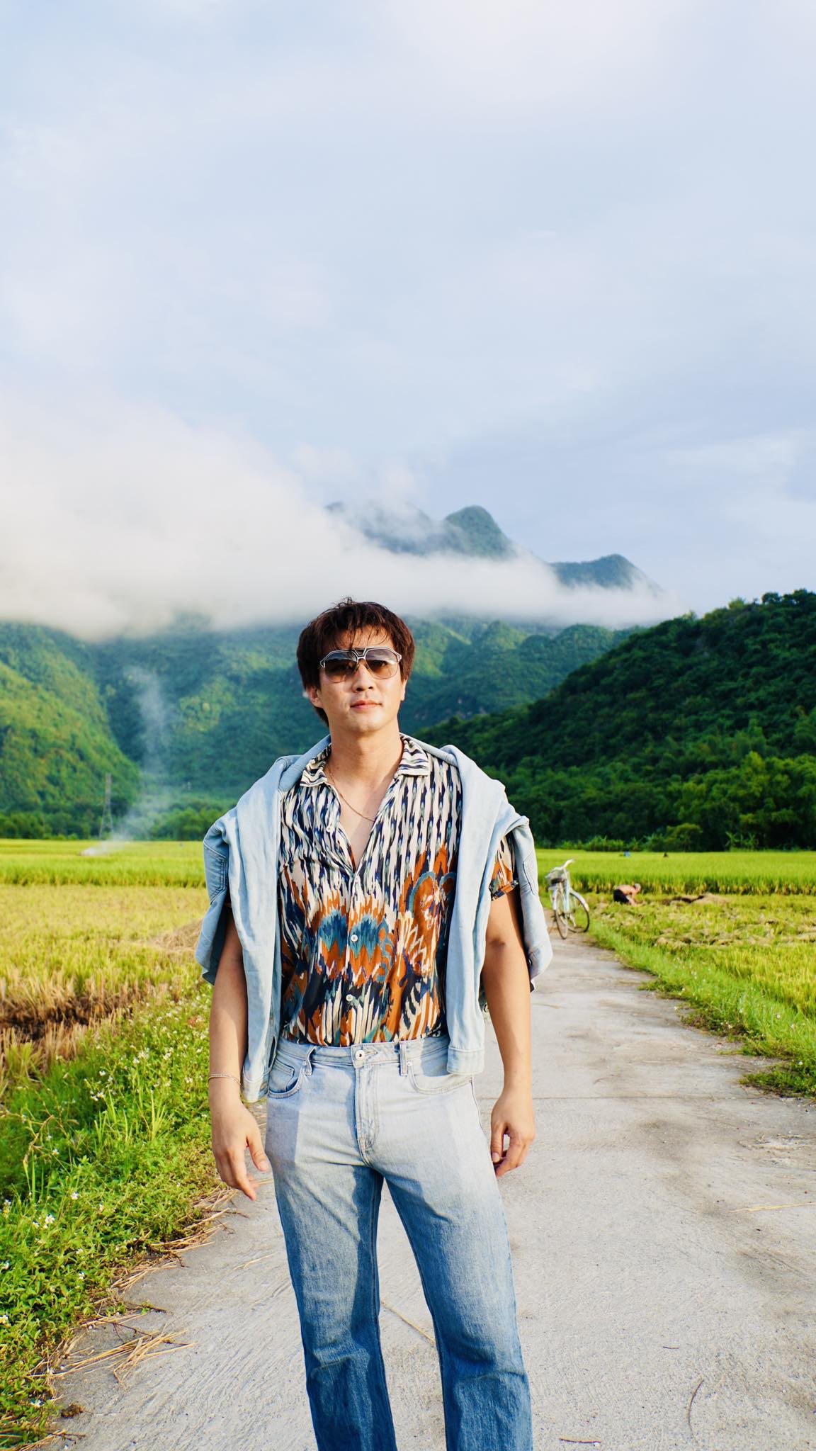 Nam siêu mẫu dân tộc Mường "đổi đời" thành ông chủ homestay, “tổng tài” vạn người mê tự tay đứng bếp, bưng bê phục vụ khách- Ảnh 3.