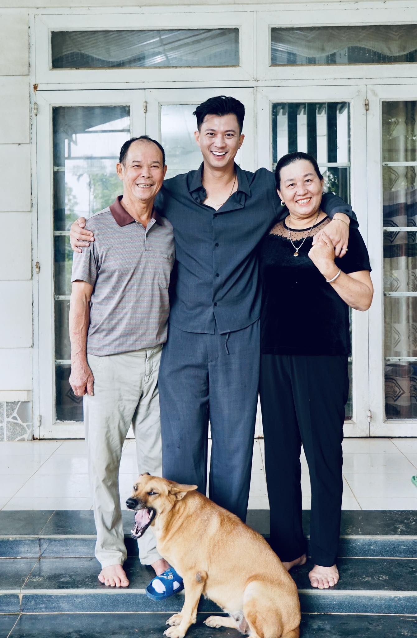 Nam siêu mẫu dân tộc Mường "đổi đời" thành ông chủ homestay, “tổng tài” vạn người mê tự tay đứng bếp, bưng bê phục vụ khách- Ảnh 2.