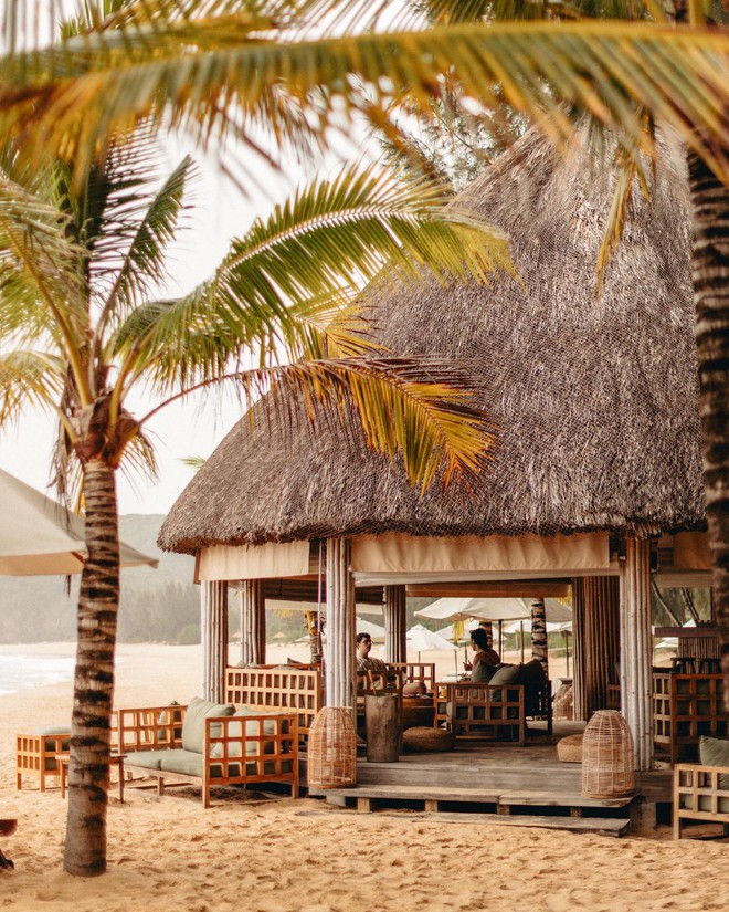 Một resort giá 100 triệu/đêm bị thiệt hại nặng cho bão lũ miền Trung, phải đóng cửa đến 2026- Ảnh 4. Một resort giá 100 triệu/đêm bị thiệt hại nặng cho bão lũ miền Trung, phải đóng cửa đến 2026- Ảnh 4.