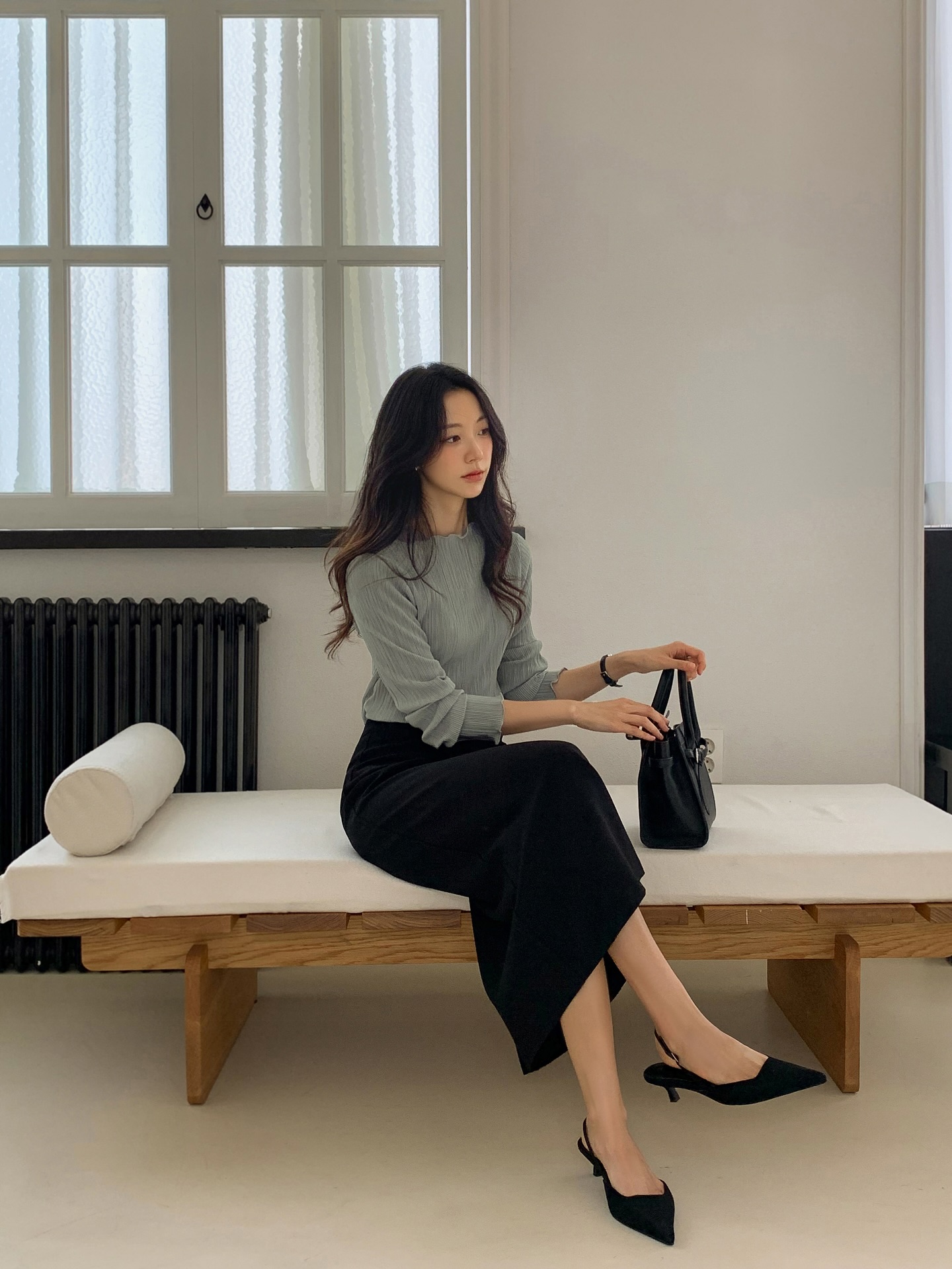 Mẫu chân váy được yêu thích nhất hiện tại vì "tinh hoa hội tụ", vừa sang trọng vừa tôn dáng tối đa - Ảnh 4.